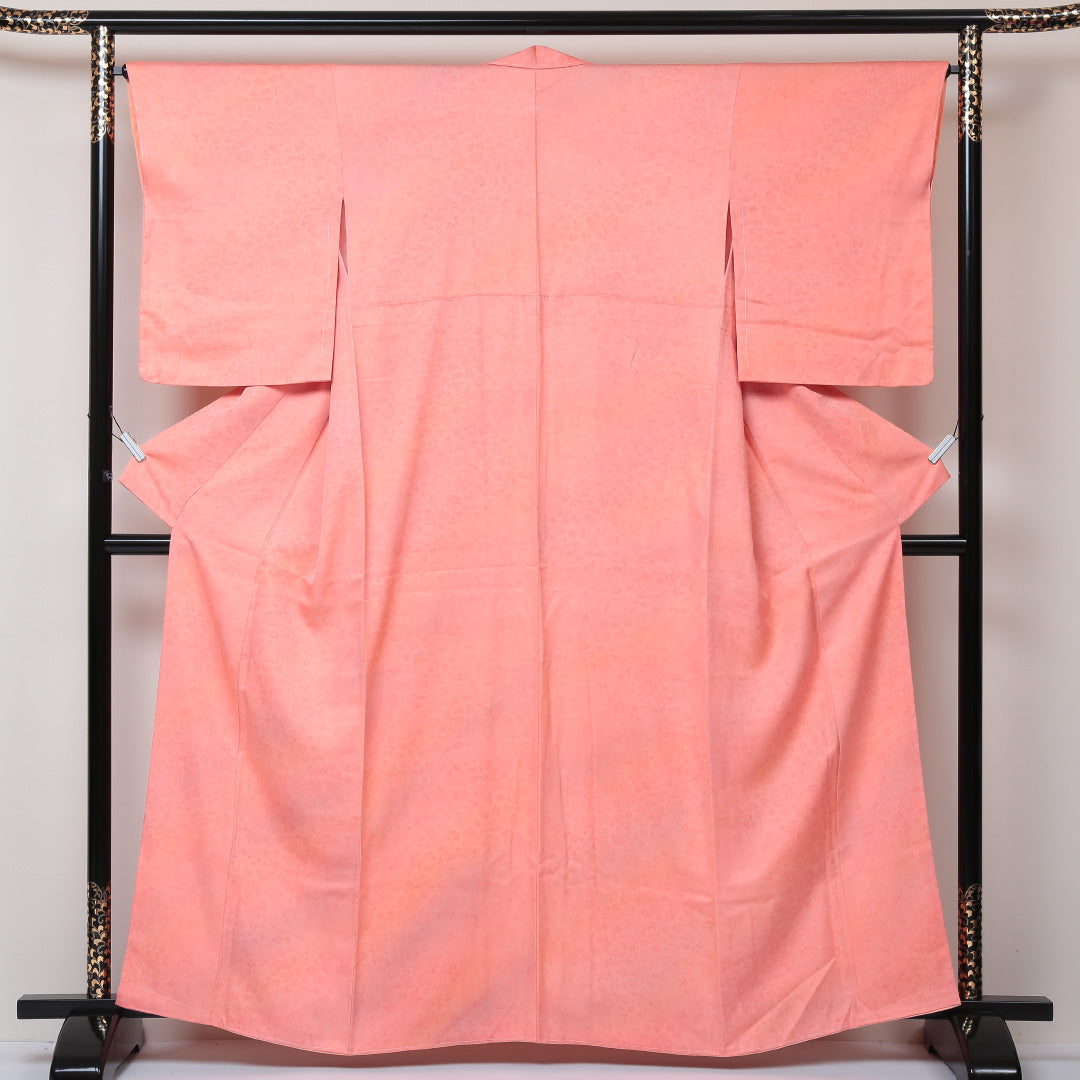 色無地 袷 身丈161cm 裄丈65cm 正絹 Sランク Lサイズ 広衿 一つ紋(蔦) セミフォーマル 紋意匠 花柄 ぼかし染 しつけ糸 ピンク系 1214-05131