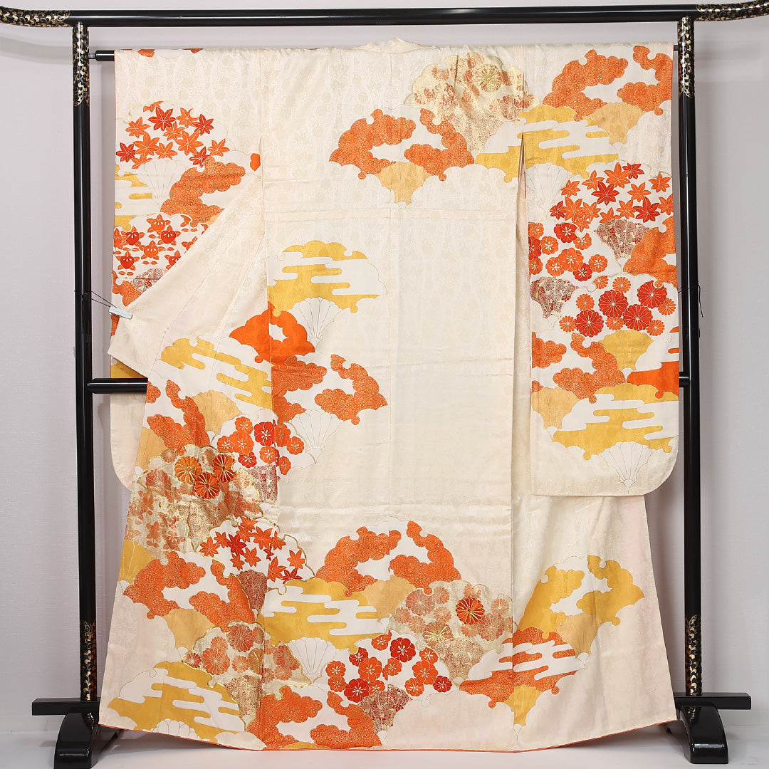 振袖 身丈165cm 裄丈64.5cm Bランク 袷 正絹 S 広衿 刺繍 金駒刺繍 エ霞 吉祥文様 古典柄 雪輪 菊 紅葉 楓 花柄 金襴 橘 クリーム系 1213-F0439