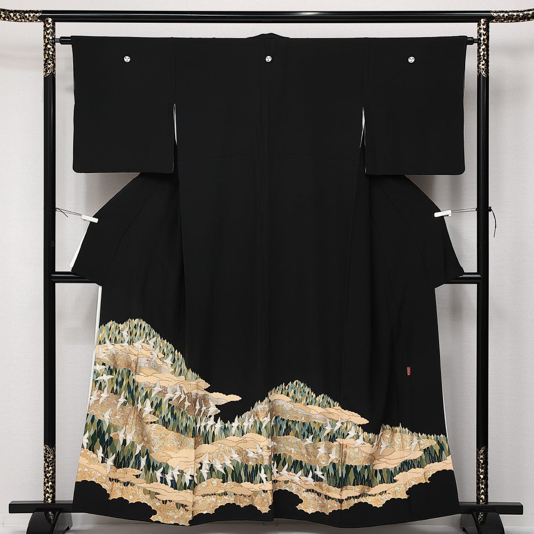 黒留袖 五つ紋 右三つ巴 身丈159cm 裄丈63.5cm Aランク 正絹 袷 比翼 広衿 M 作家物 落款 加賀友禅 鴛鴦 遠山 フォーマル 芸術的 華やか 黒系 1211-F0603