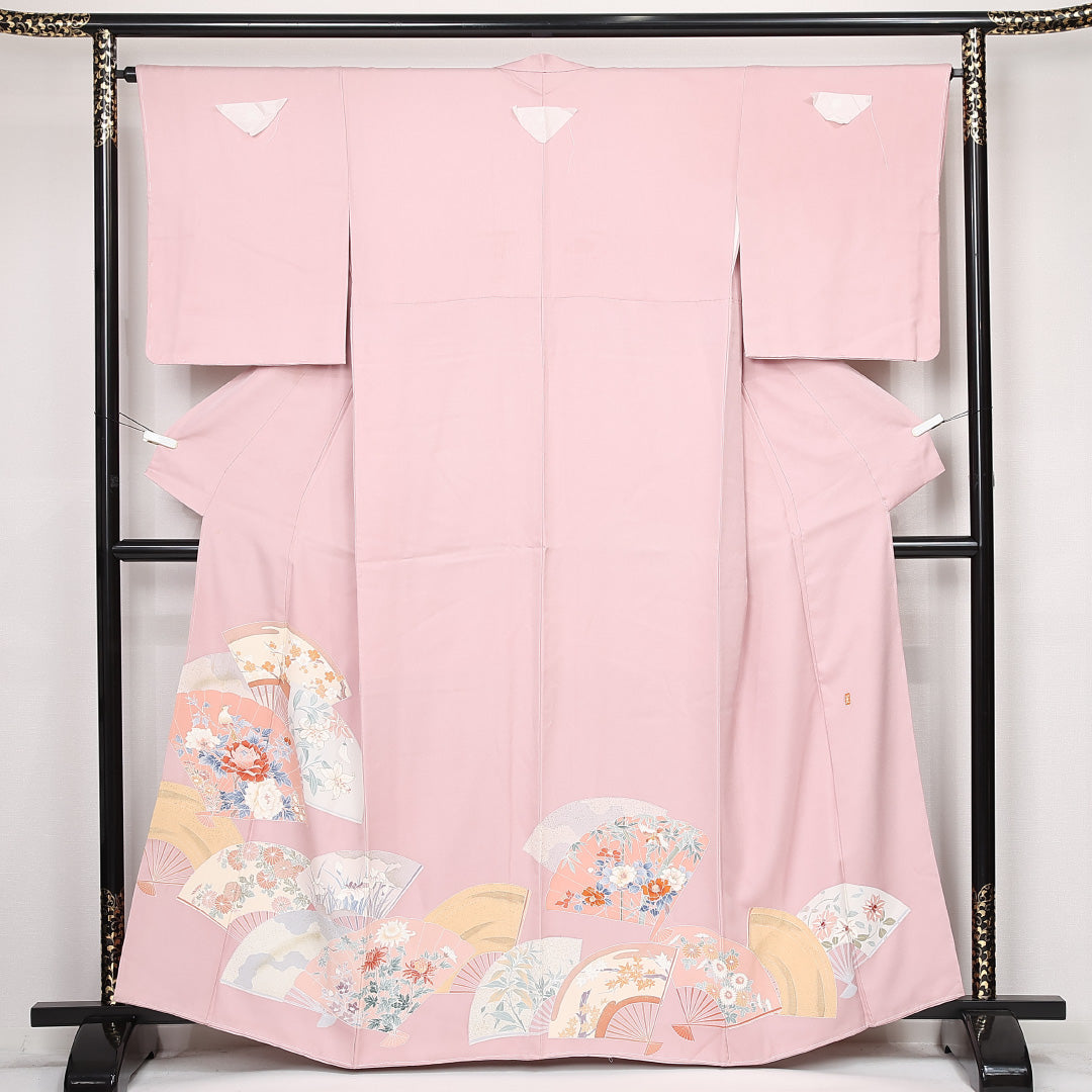 色留袖 三つ紋 違い鷹の羽 身丈162cm 裄丈65cm Aランク 正絹 袷 広衿 L 落款 しつけ糸 吉祥文様 扇 セミフォーマル ピンク系 1211-F0518