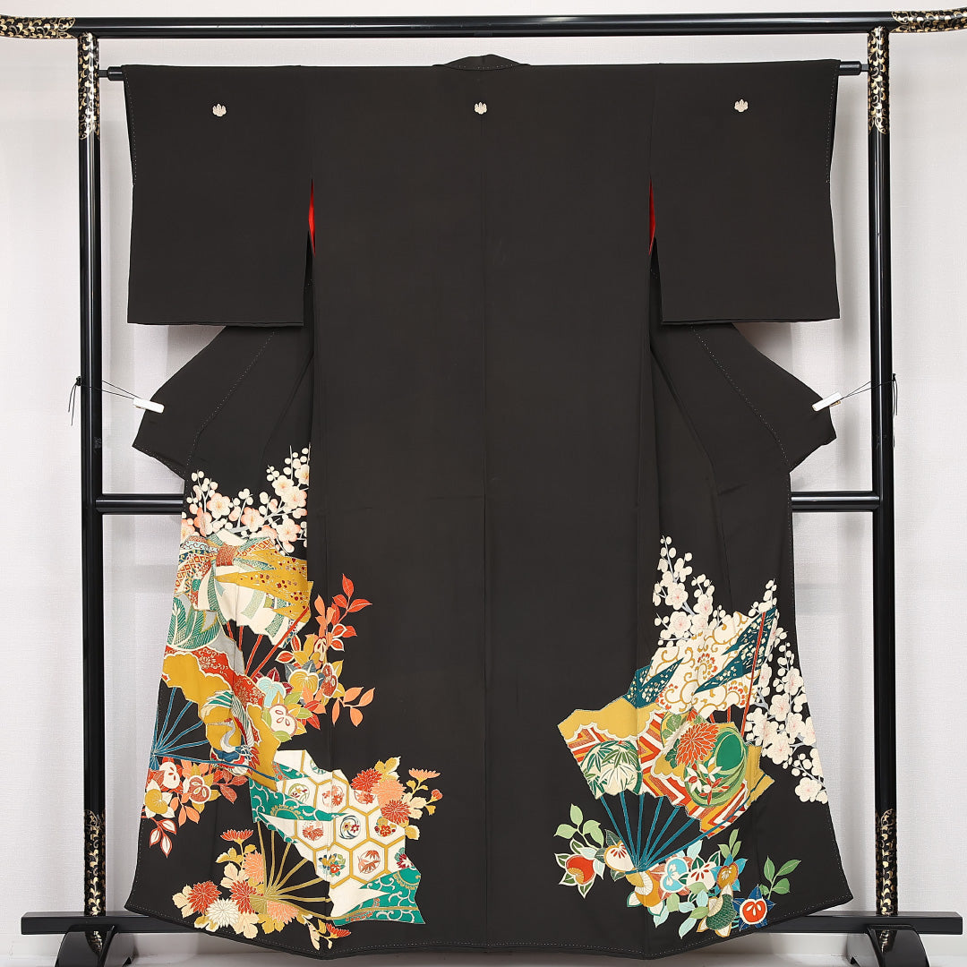 アンティーク 黒留袖 五つ紋 蔦 身丈159cm 裄丈63cm Aランク 正絹 広衿 M 金駒刺繍 吉祥文様 梅 古典的 華やか 黒系 1211-F0532