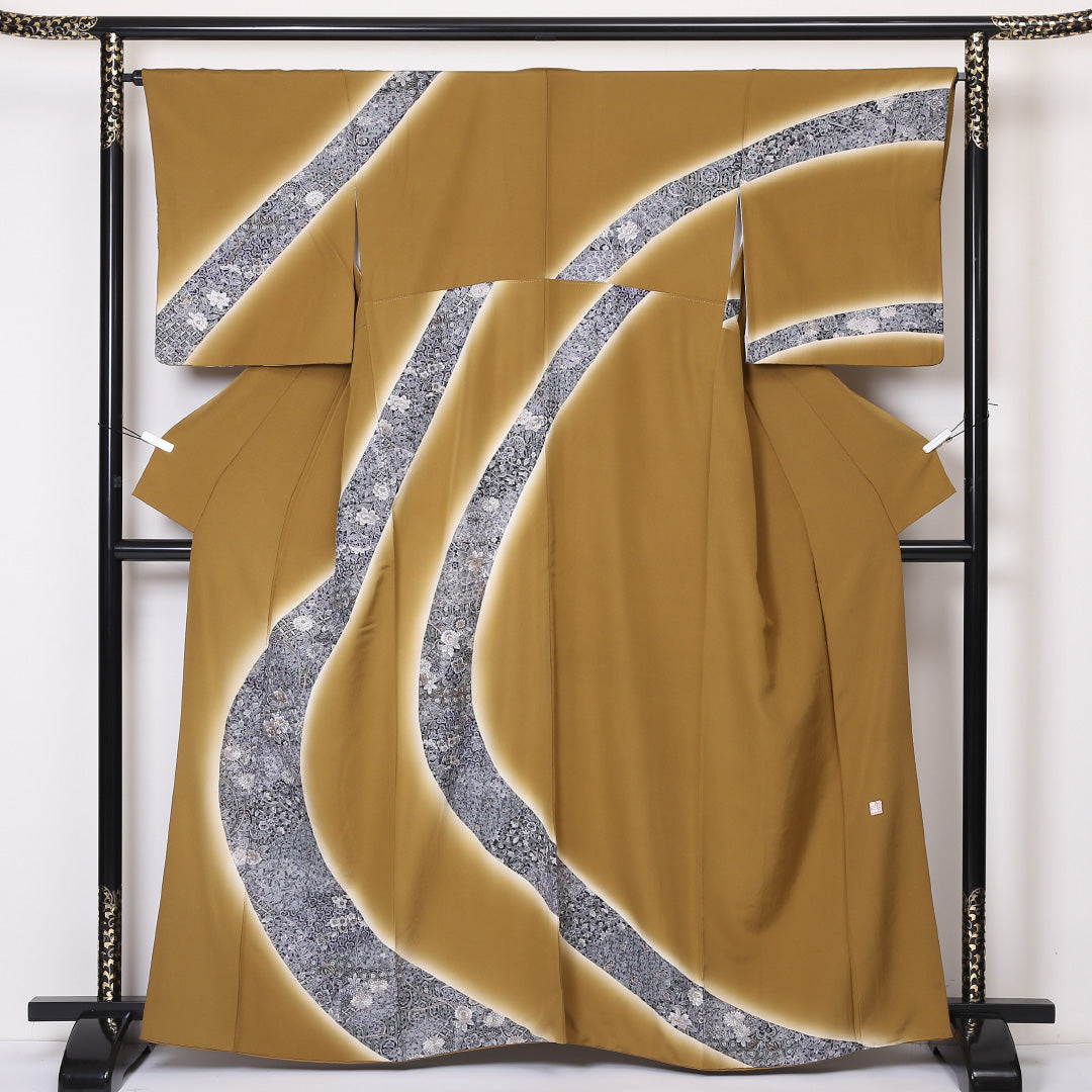 訪問着 袷 身丈163cm 裄丈65cm 正絹 賢三 Sランク Lサイズ 広衿 セミフォーマル 唐草華文 牡丹 蘇州刺繍 作家物 落款 茶系 黄系 1212-04473