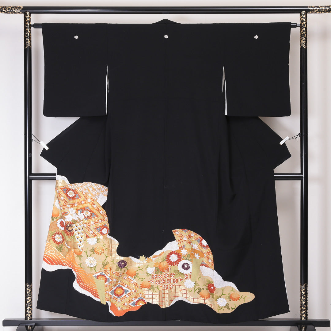 黒留袖 袷 身丈154cm 裄63cm 正絹 五つ紋 比翼仕立て 五三桐 通紋 吉祥文様 金駒刺繡 黒系 Bランク 1211-00110