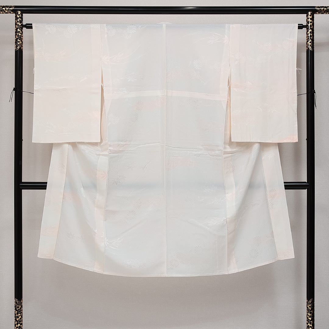未使用品 長襦袢 無双袖 身丈127cm 裄丈64cm ポリエステル 洗える着物 Aランク Mサイズ 紋意匠 しつけ糸 菊 上品 しとやか ピンク系 HP 1239-14526