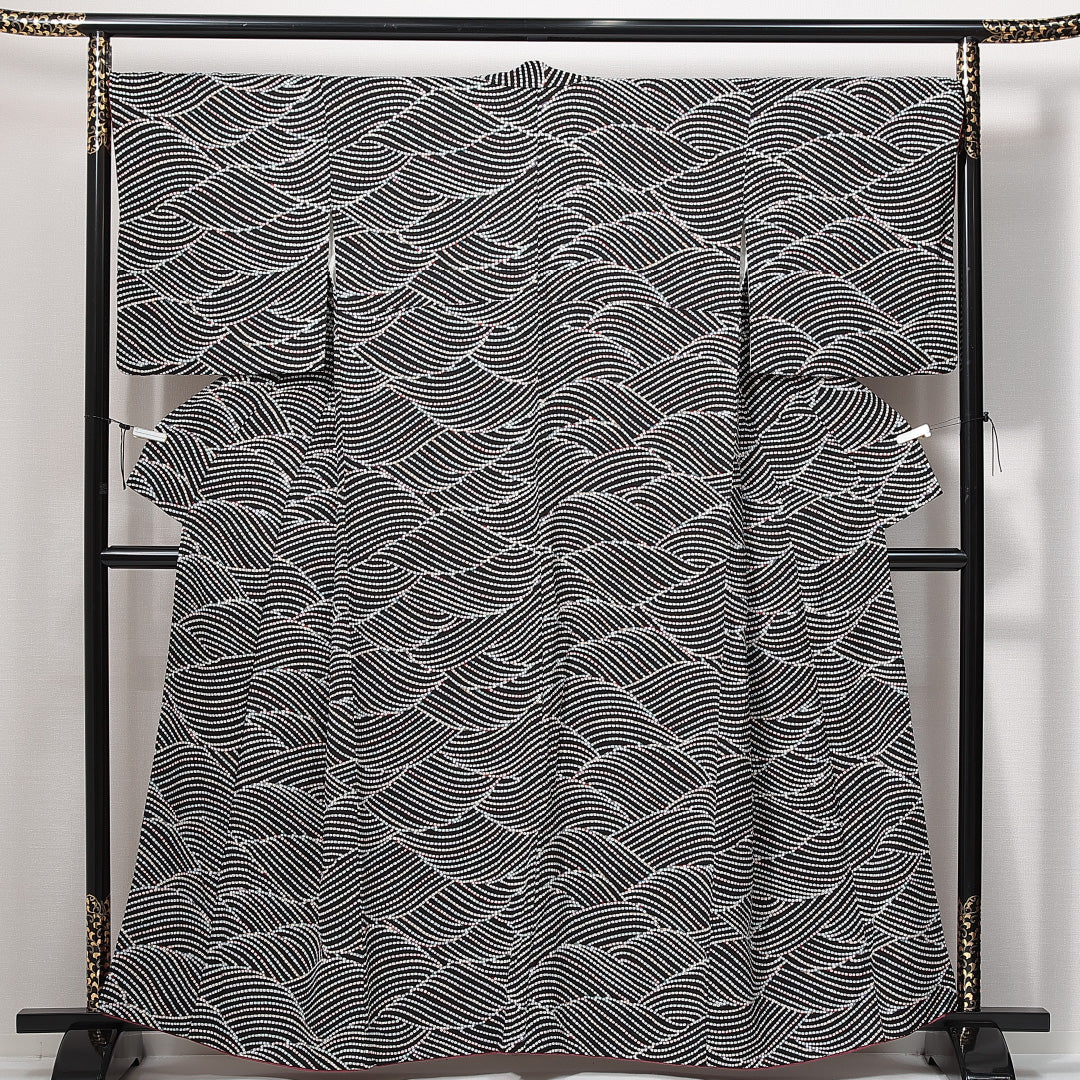 小紋 袷 身丈158cm 裄丈68cm 正絹 Sランク Mサイズ 広衿 インフォーマル 総絞り 波 黒系 多色系 1215-14900