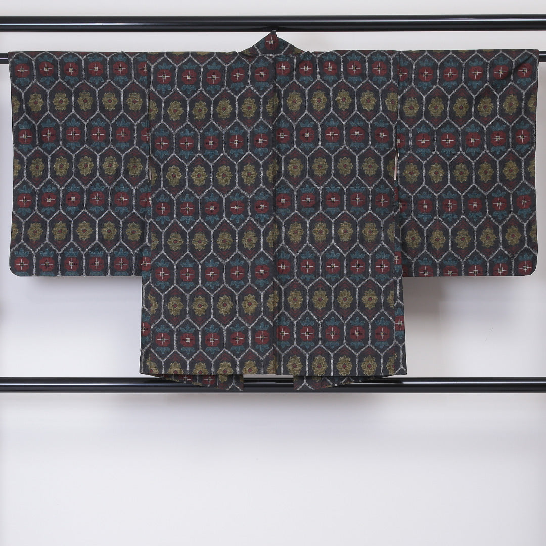 羽織 身丈77cm 裄丈62.5cm S 正絹 レトロ 亀甲 紬 黒系 Aランク 1217-00650