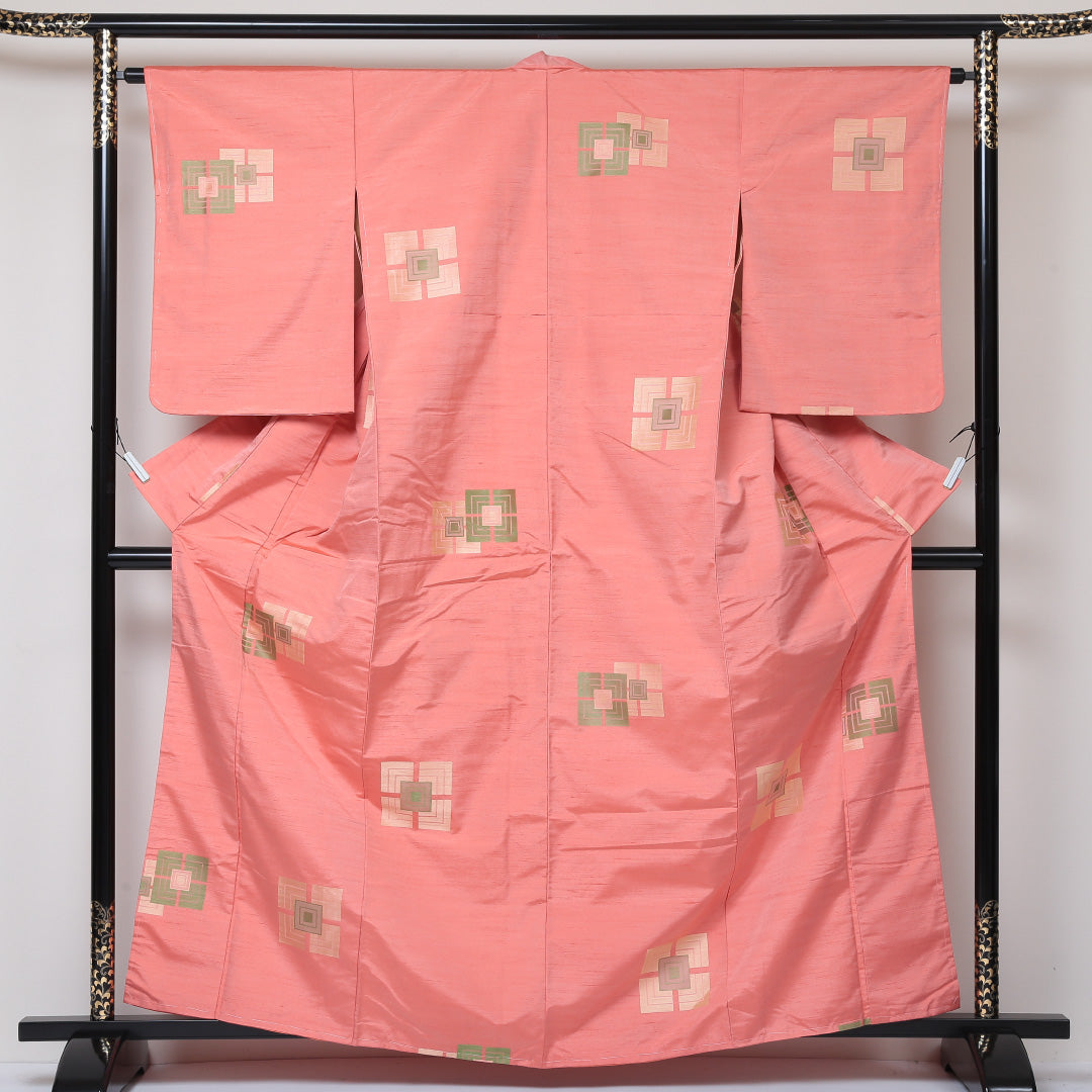 紬(飯田紬) 袷 身丈162cm 裄丈63cm 正絹 Aランク Lサイズ 広衿 インフォーマル しつけ糸 ピンク系 1216-03055