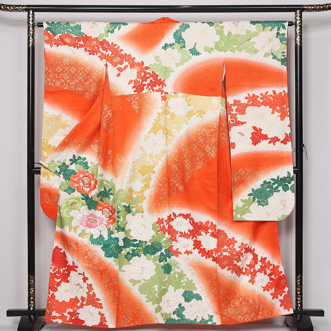 振袖 身丈157cm 裄丈64.5cm Sランク 袷 正絹 XL 広衿 ぼかし 金彩 刺繍 金駒刺繍 吉祥文様 古典柄 牡丹 花柄 朱系 1213-F0429