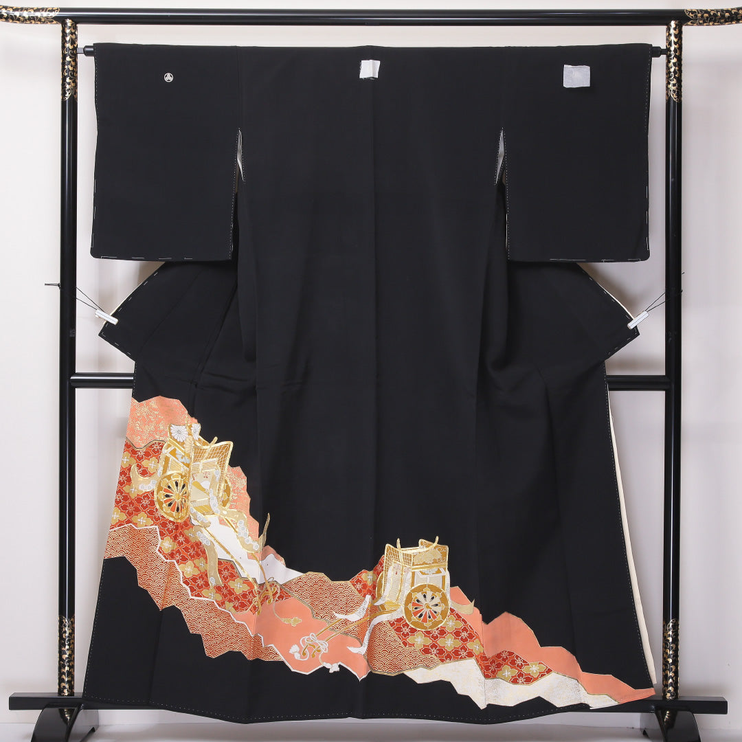 黒留袖 袷 身丈156cm 裄64cm 正絹 五つ紋 金駒刺繡 比翼仕立て 御所車 金彩 花菱 丸に三つ柏 黒系 しつけ糸 Cランク 1211-00126