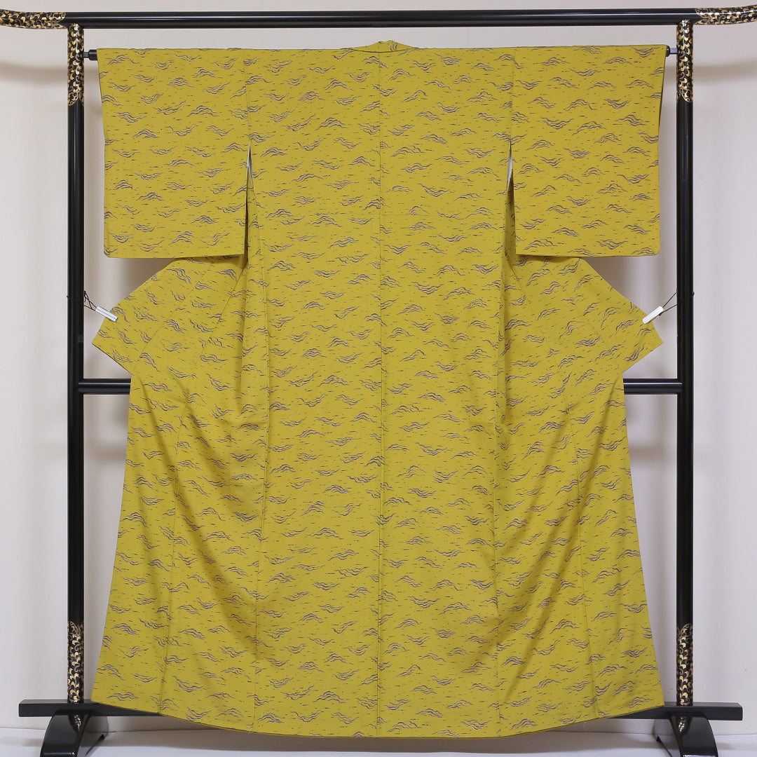 小紋 袷 身丈161cm 裄65cm 黄系 山 モダン 正絹 Aランク 1215-01803-3423