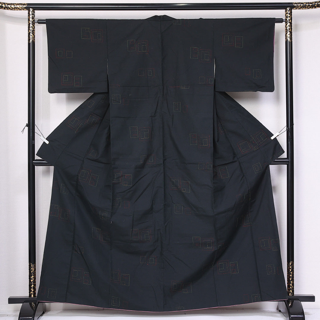 紬 袷 身丈162cm 裄丈61cm 正絹 Cランク カジュアル 広衿 Lサイズ 幾何学柄 黒系 HP 1223-10922