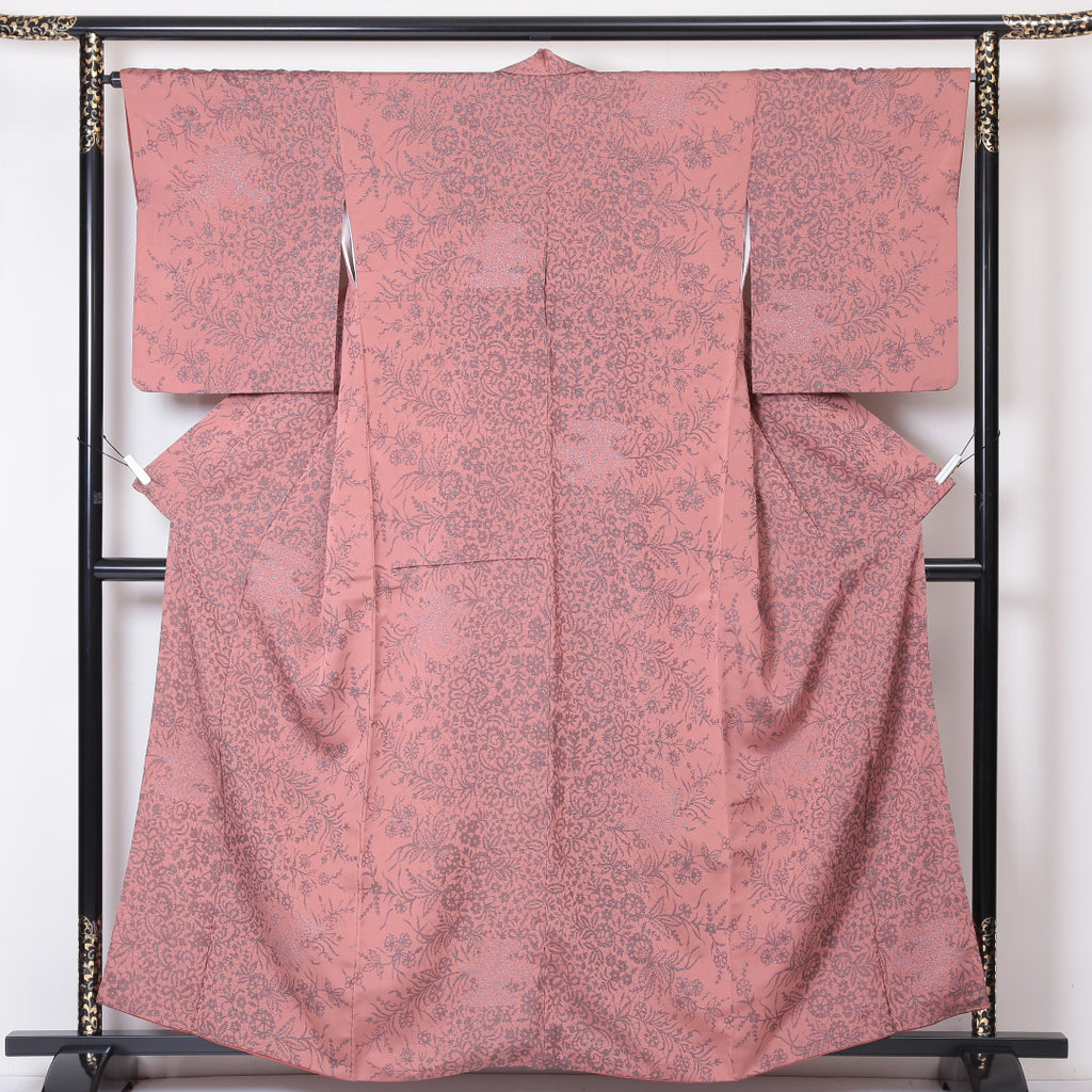 リサイクル着物】 紬 袷 身丈159cm 裄66cm 正絹 ピンク系 Sランク 漆糸