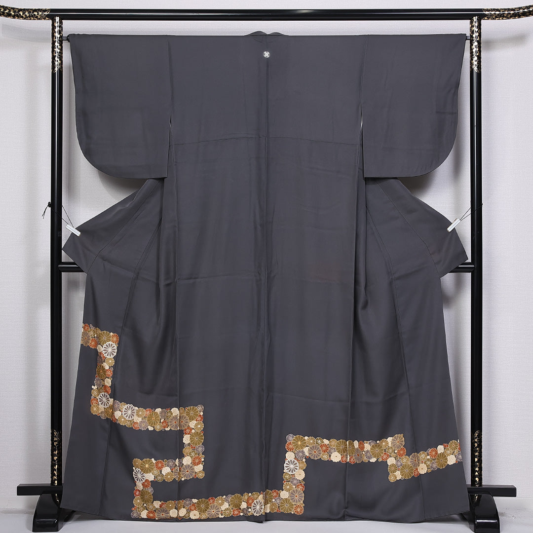 色留袖 一つ紋 丸に違い鷹の羽 身丈166cm 裄丈65.5cm Aランク 正絹 袷 広衿 XL 金駒刺繍 菊 セミフォーマル グレー系 1211-F0301
