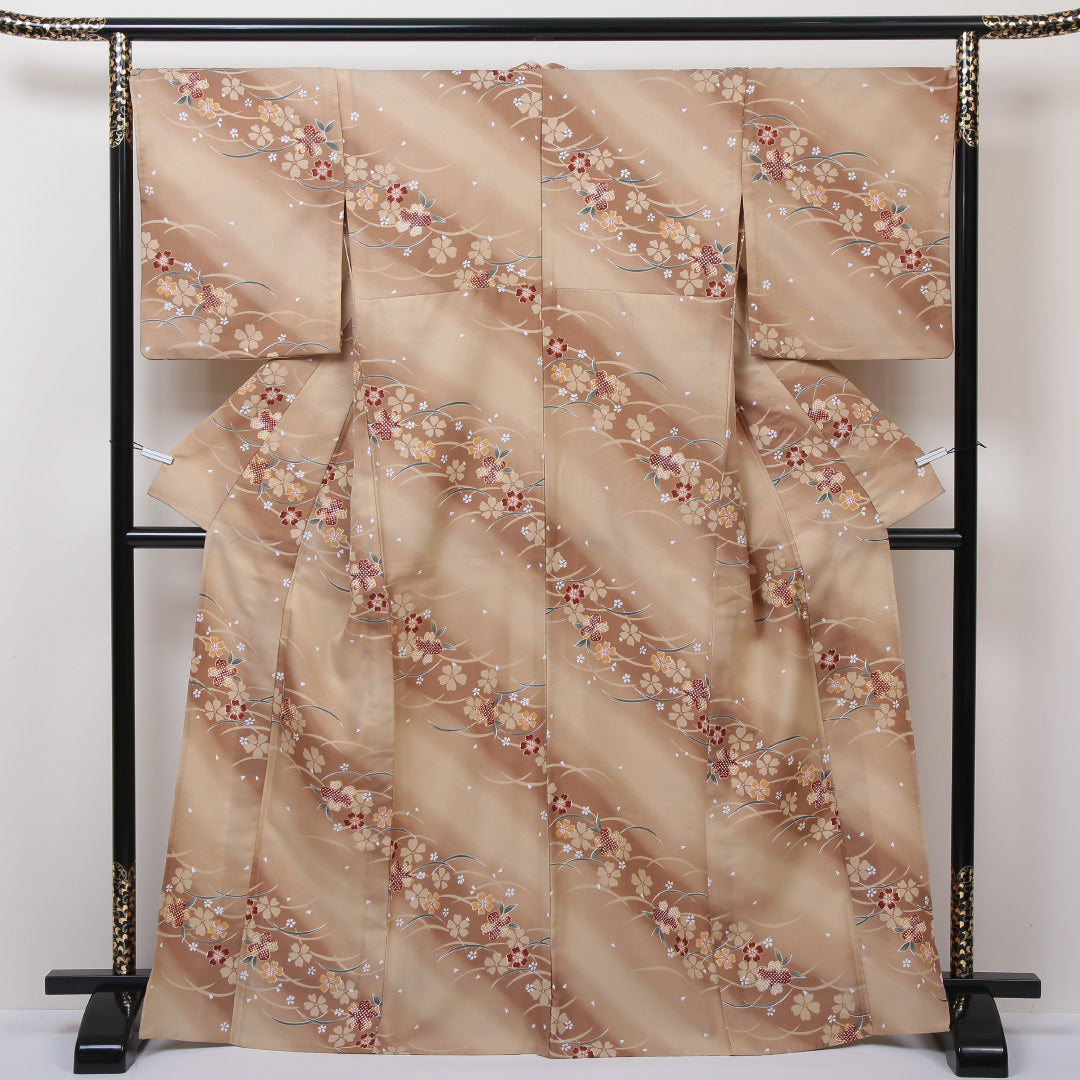 小紋 洗える着物 単衣 身丈164cm 裄丈66cm ポリエステル Aランク Lサイズ 広衿 インフォーマル 芝草 桜 茶系 1215-01188