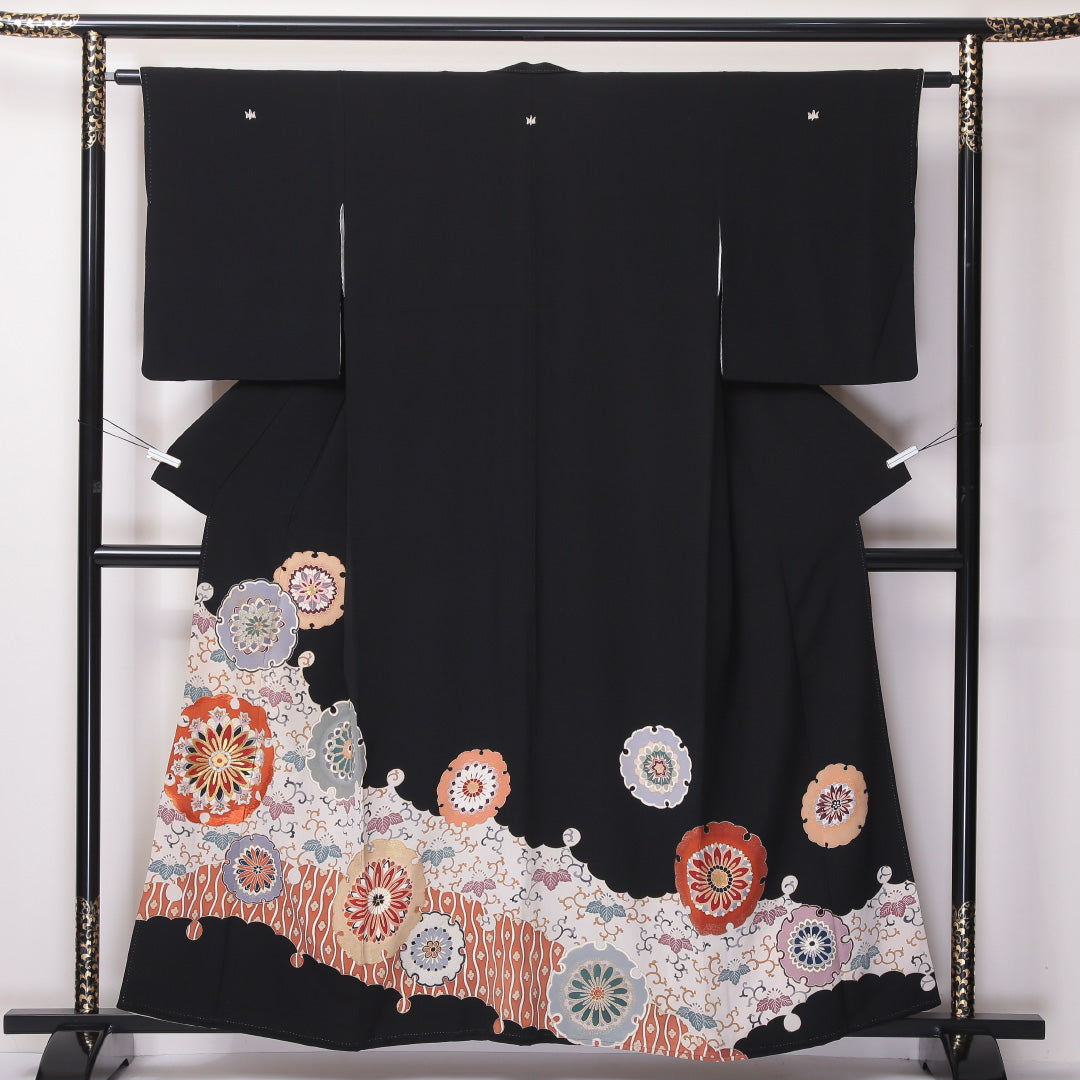 黒留袖 五つ紋 五七桐 身丈158cm 裄丈61.5cm Aランク 正絹 袷 比翼 広衿 M アラベスク 雪輪 金銀糸 フォーマル 黒系 1211-F0232