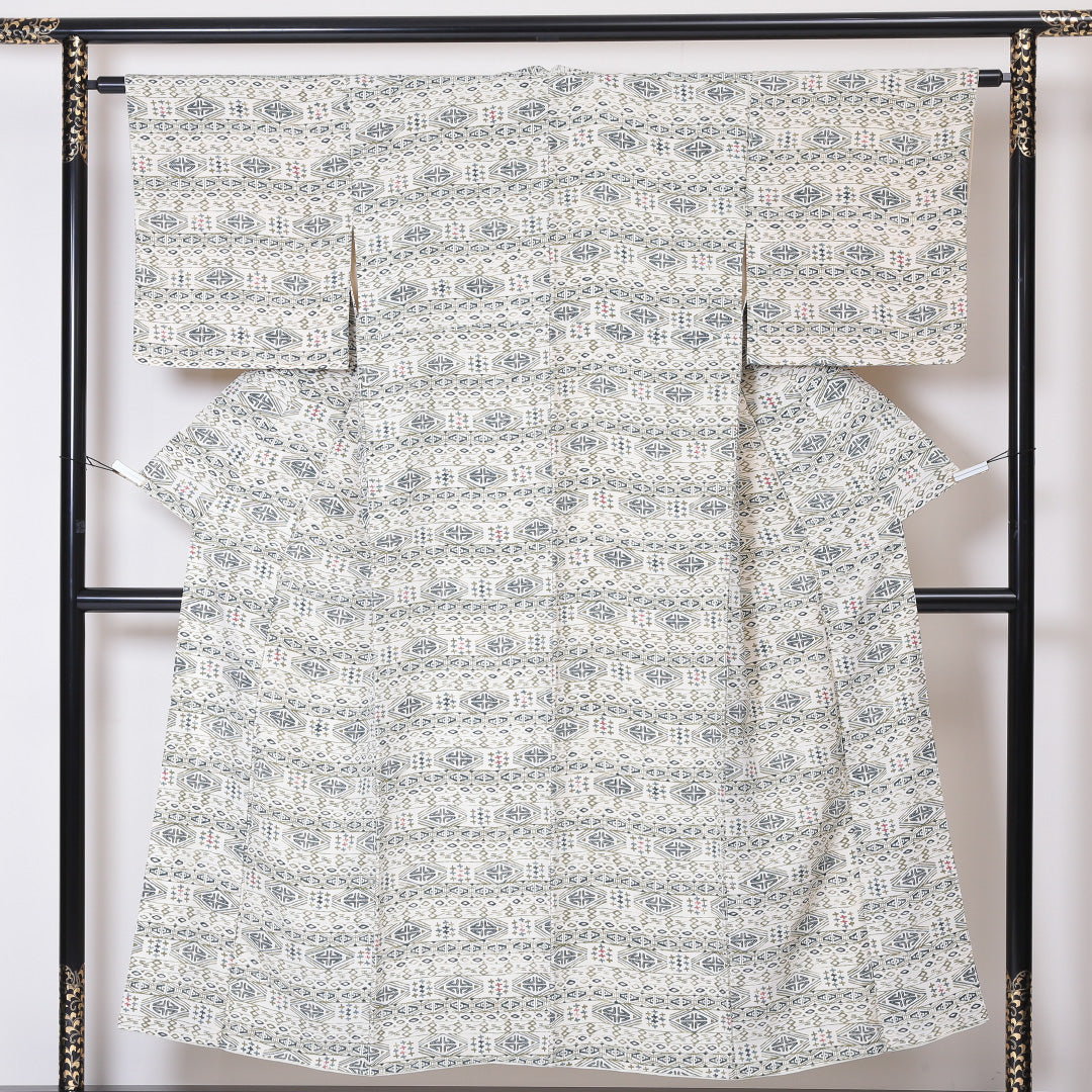 小紋 袷 身丈150cm 裄丈63cm 正絹 Sランク Sサイズ 広衿 インフォーマル ちりめん 幾何学柄 白系 1215-01853