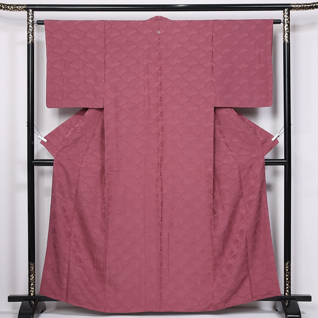 色無地 袷 身丈162cm 裄丈62cm 正絹 Aランク 一つ紋 (武田菱) 紋意匠 (菊) セミフォーマル 広衿 Lサイズ 織り出し 無地 ピンク系 RP 1219-11193