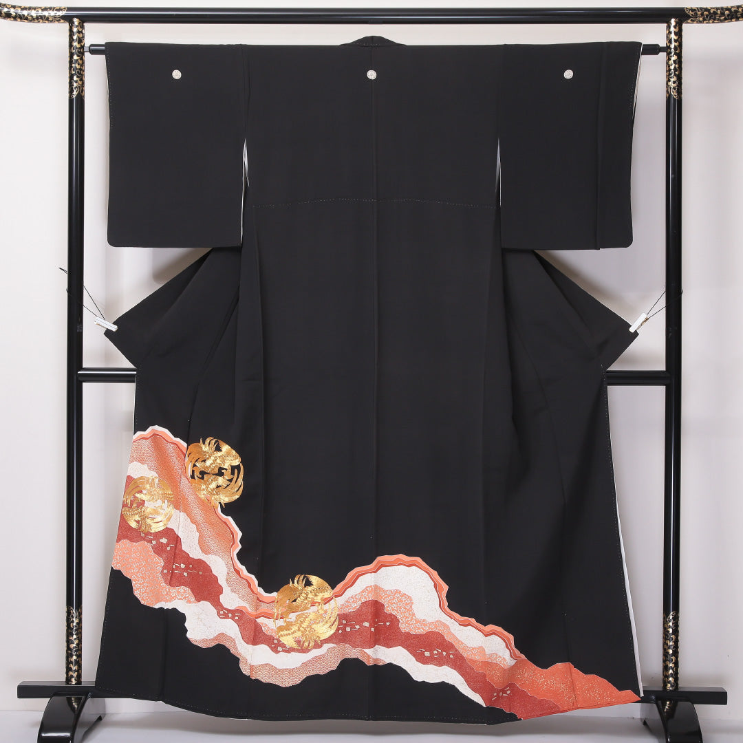 黒留袖 袷 身丈161cm 裄62cm 正絹 五つ紋 金駒刺繡 比翼仕立て 丸に剣片喰 向かい鳥 道長取り 金彩 黒系 Cランク 1211-00138