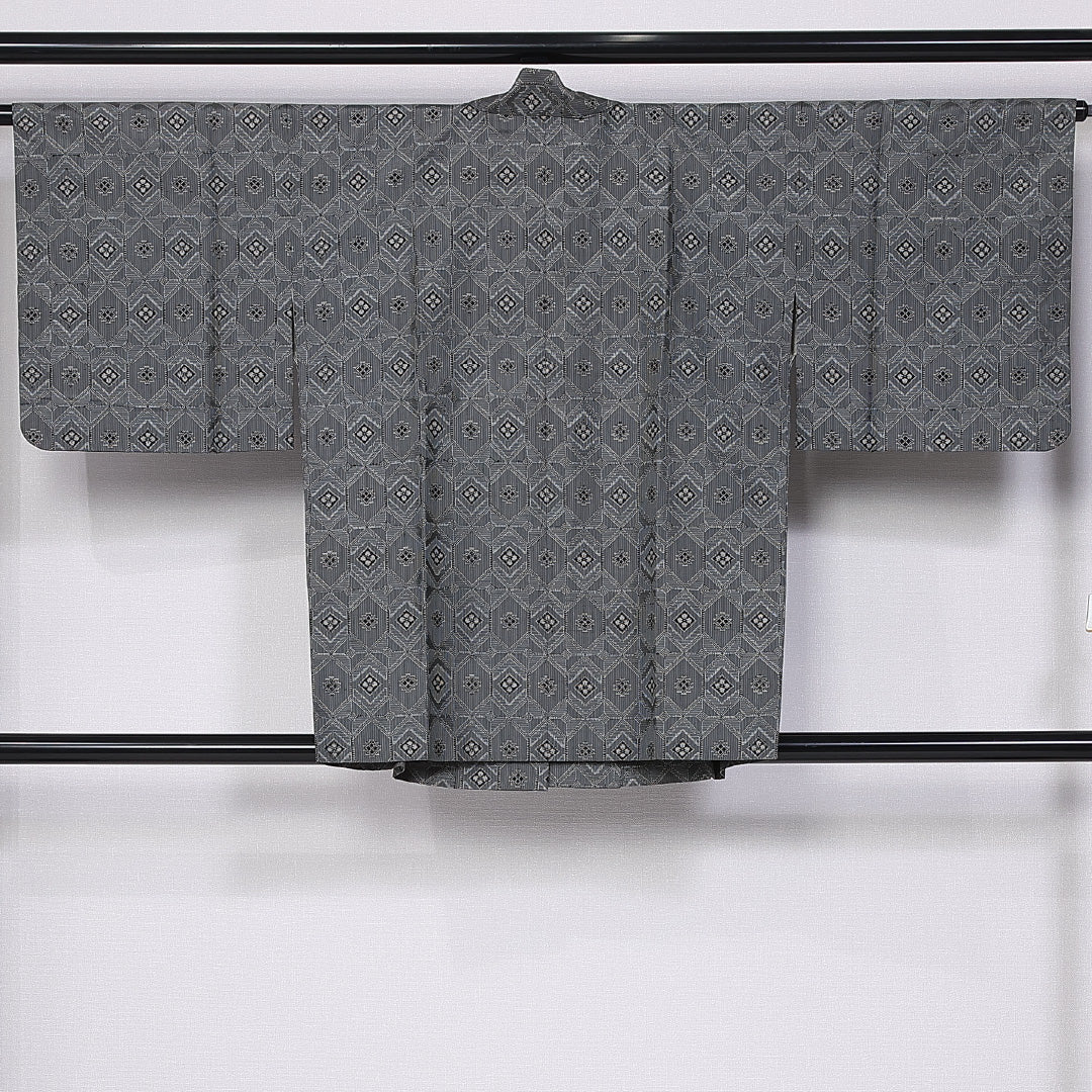 道中着 (大島紬) 袷 身丈81cm 裄丈63cm 正絹 Sランク セミフォーマル Sサイズ 亀甲 幾何学柄 グレー系 RP 1236-10769