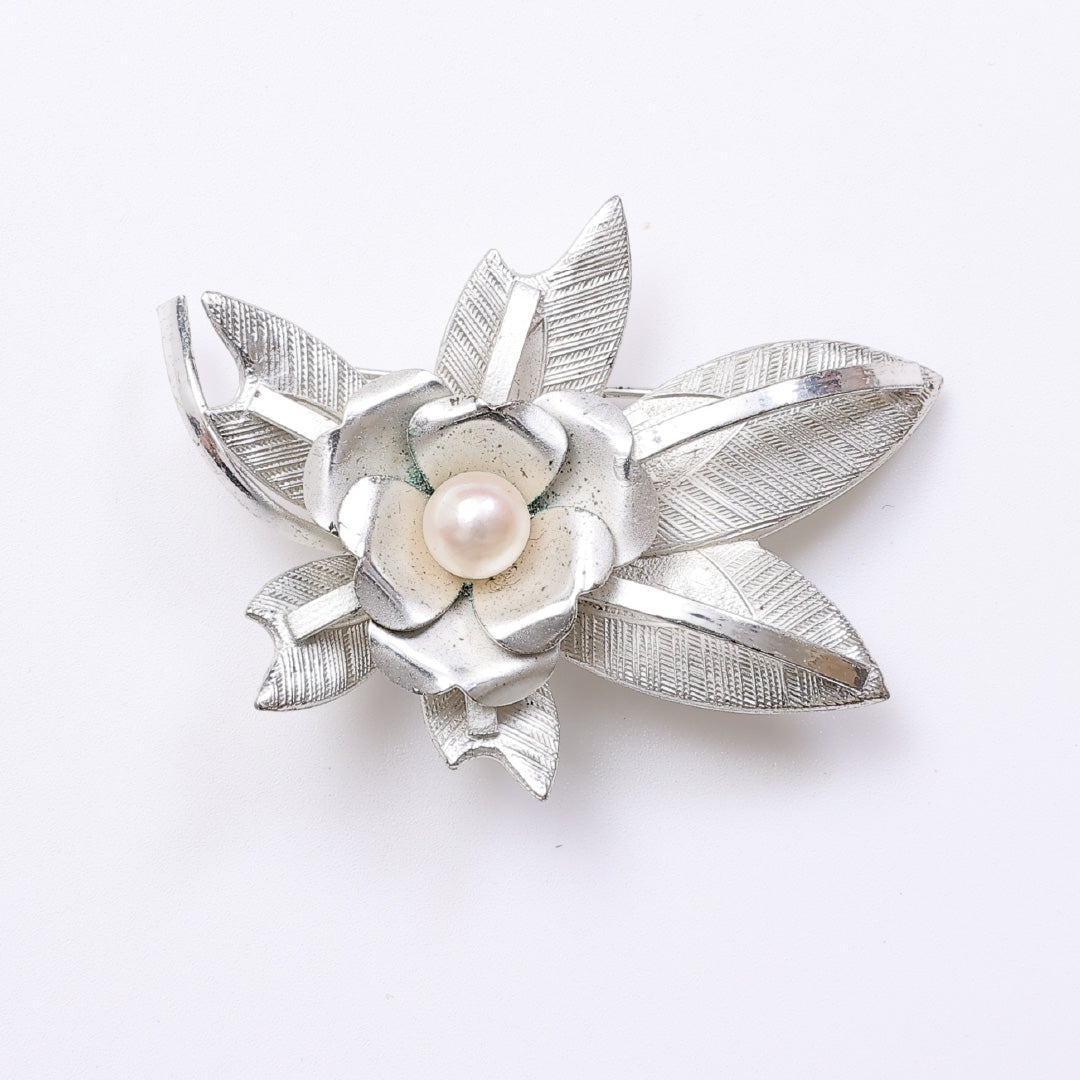 帯留め ピン・トンボ シルバーメッキ 淡水真珠 横幅5.3cm 長さ4cm 銀系 Aランク 1231-000188