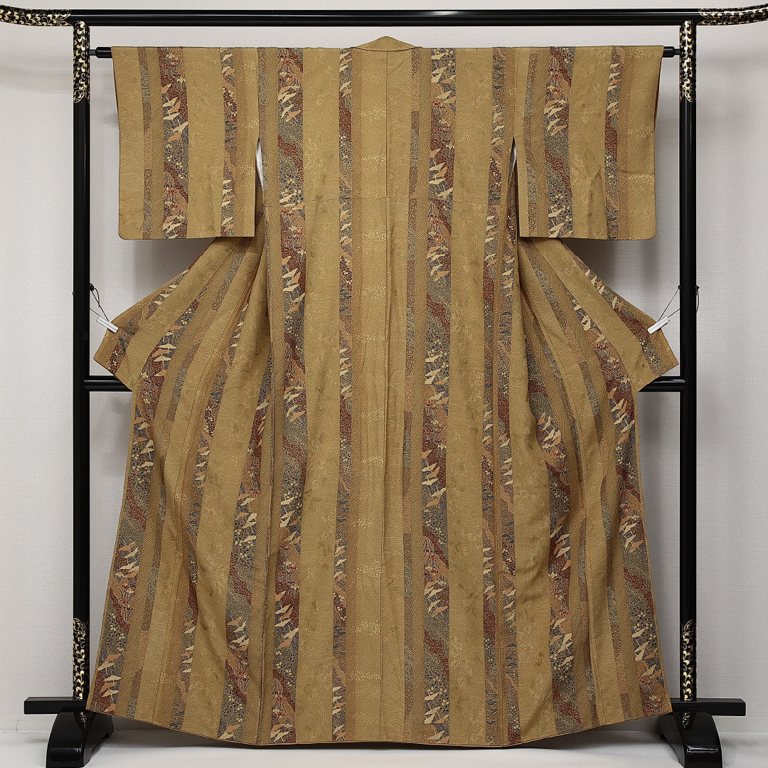 小紋 袷 身丈162cm 裄丈62cm 正絹 Sランク インフォーマル 広衿 Lサイズ 金彩 鷺 菖蒲 松 茶系 RP 1221-14174