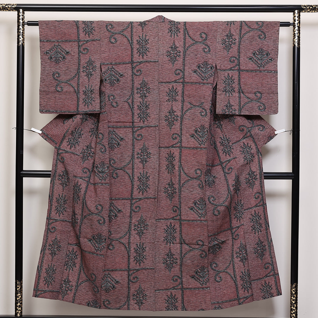 紬 単衣 身丈151cm 裄61cm 正絹 唐草 オリエンタル 肩当て 居敷当て 紫系 Aランク 1216-01313
