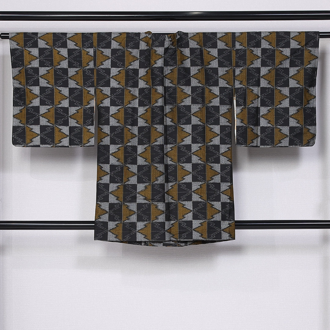 道行コート (大島紬) 袷 身丈85cm 裄丈63cm 正絹 Aランク インフォーマル Sサイズ 松皮菱 黒系 RP 1237-10781