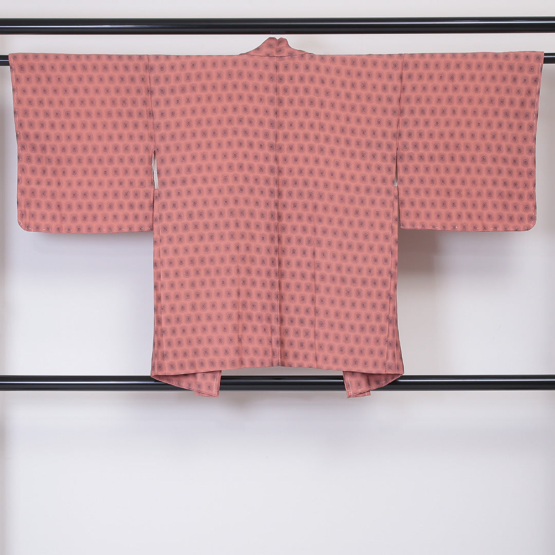 未使用品 羽織 身丈77cm 裄丈62.5cm S 正絹 レトロ 幾何学 しつけ糸 ちりめん ピンク系 Sランク 1217-00745