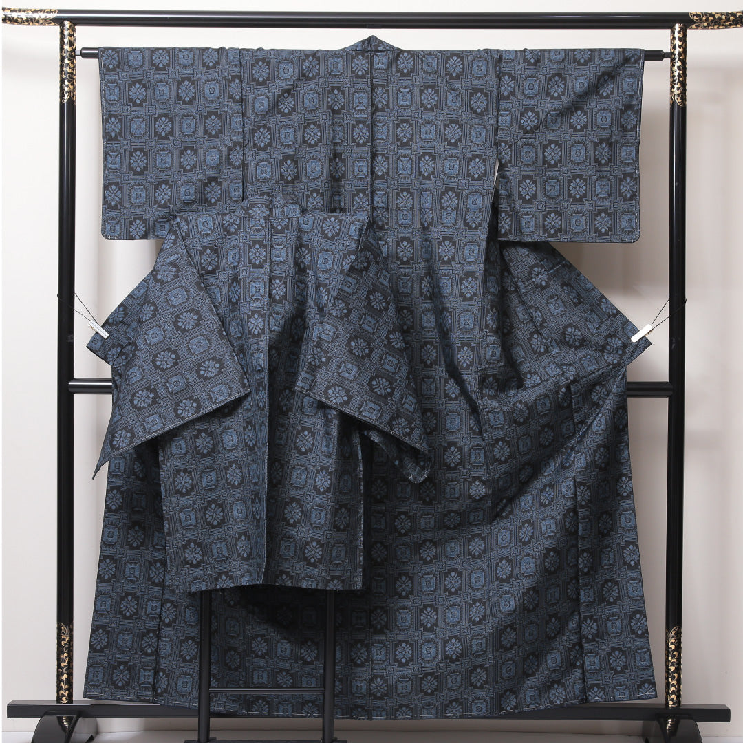 紬(村山大島紬) アンサンブル 袷 身丈162cm 裄丈62cm 正絹 Sランク Lサイズ 広衿 インフォーマル 創作柄 証紙 しつけ糸 紺系 1216-03529