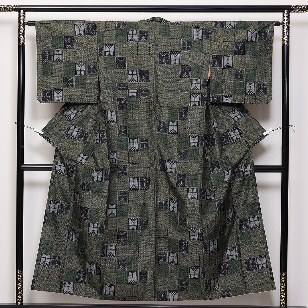 紬 袷 身丈152cm 裄丈64cm 正絹 Aランク カジュアル 広衿 Sサイズ 蝶 緑系 RP 1223-03860