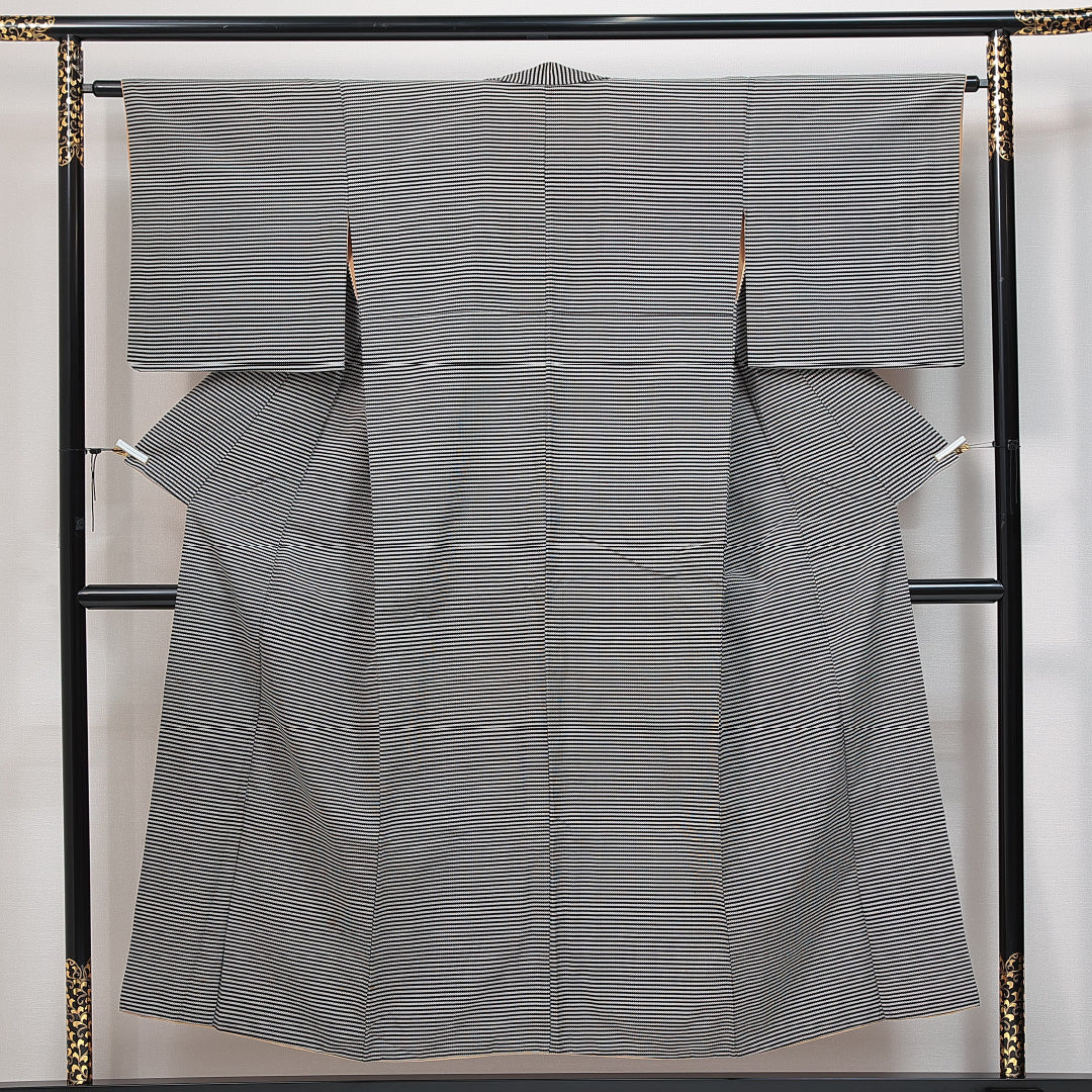 正絹　紋紗　立涌紋　いしき宛　身丈156.5㎝　ふくよかサイズ　涼しげブラック リサイクル着物】小紋 正絹 Sランク 身丈157cm 裄丈64cm 袷 縞