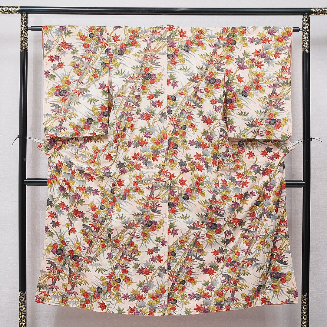 アンティーク 小紋 袷 身丈148cm 裄丈62cm 正絹 Bランク XSサイズ バチ衿 菊 紅葉 クリーム系 多色系 1215-15625