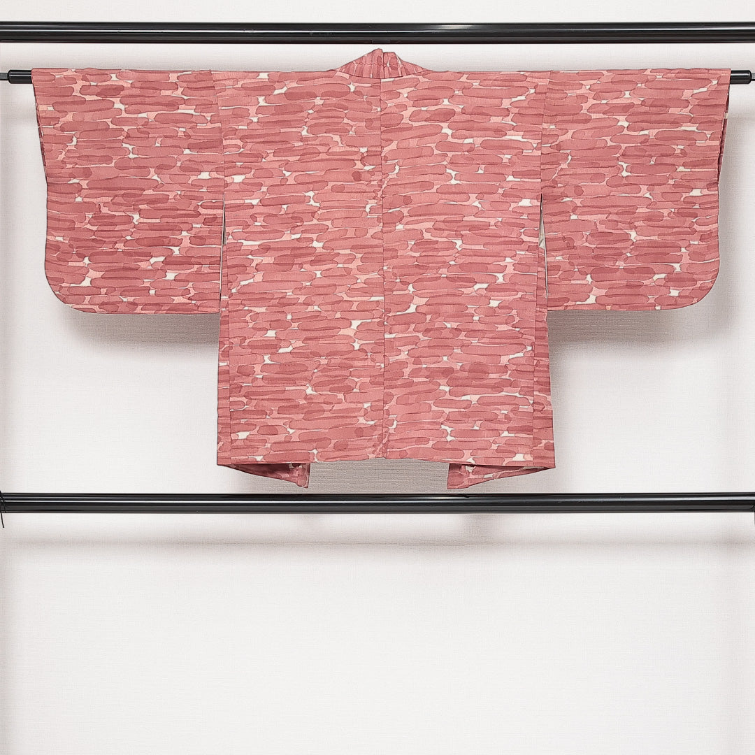 羽織 袷 身丈72cm 裄丈62cm 正絹 Cランク カジュアル Sサイズ 紐あり 創作柄 ピンク系 HP 1232-13901