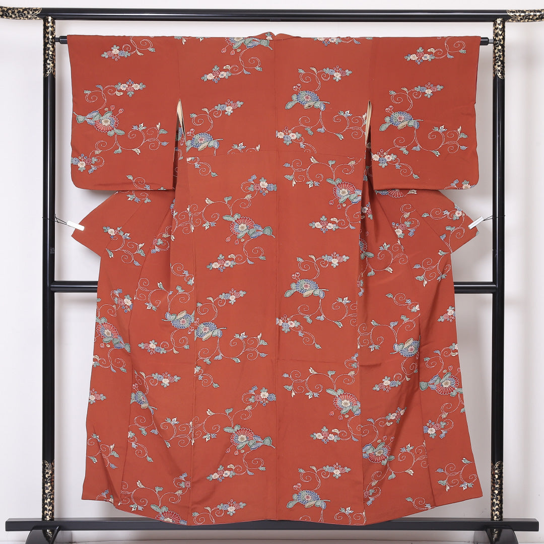 小紋 袷 身丈154cm 裄丈63cm 正絹 Bランク Sサイズ 広衿 インフォーマル ちりめん 唐菊 牡丹 朱系 1215-01894