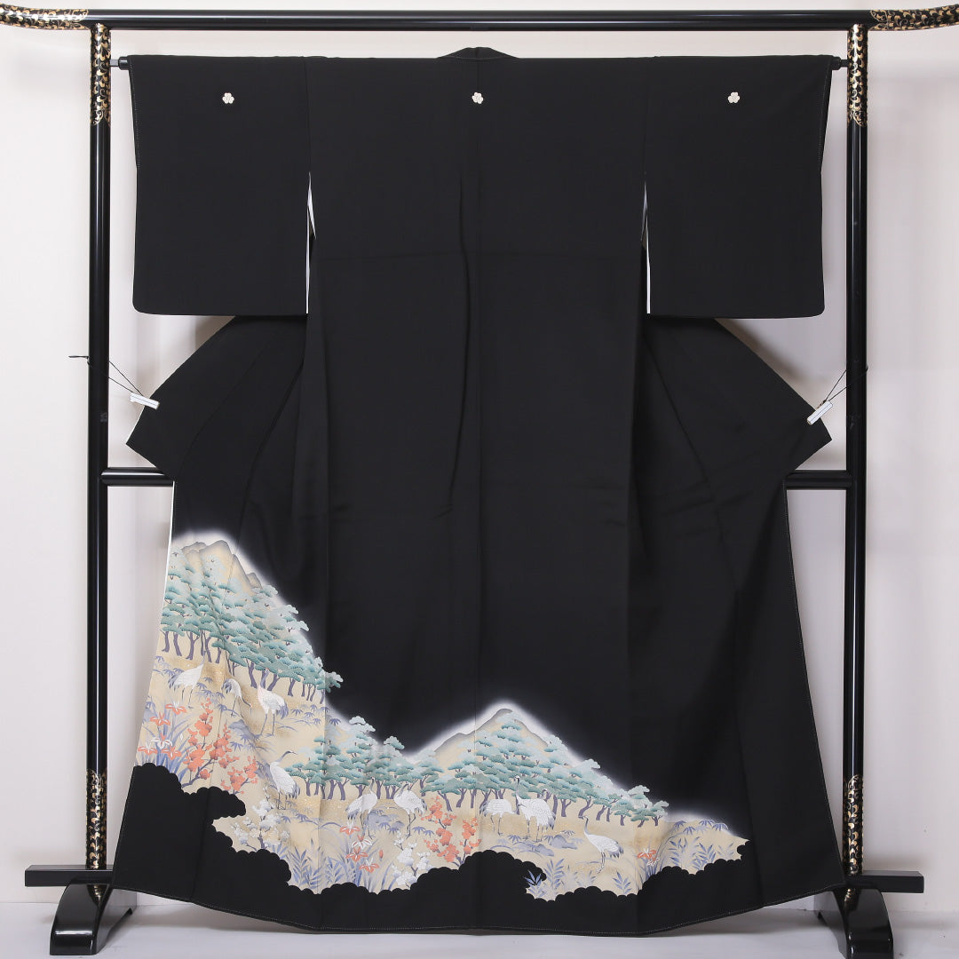 黒留袖 袷 身丈164cm 裄64.5cm 正絹 五つ紋 比翼仕立て 片喰 鶴 松 菖蒲 黒系 Bランク 1211-00136