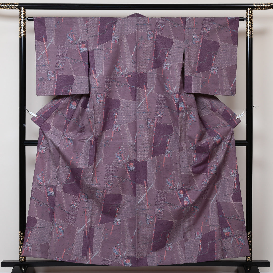 未使用品 紬 単衣 身丈158cm 裄丈63cm 正絹 Sランク Mサイズ バチ衿 カジュアル 寄せ柄 しつけ糸 紫系 1216-02978