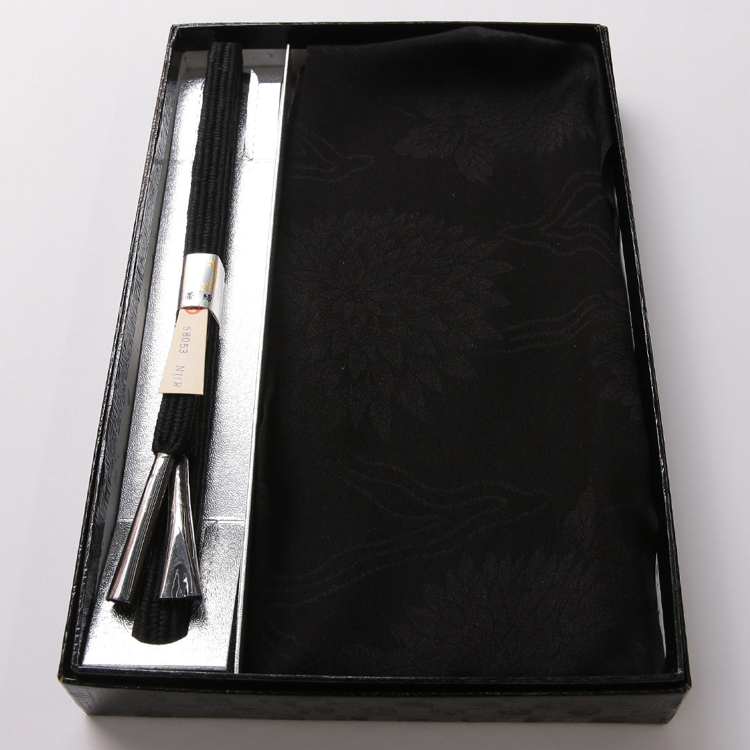 新古品 帯締め・帯揚げセット Nランク 弔事用 菊 紋意匠 正絹 和装小物 帯締め 帯揚げ 黒系 1221-00978