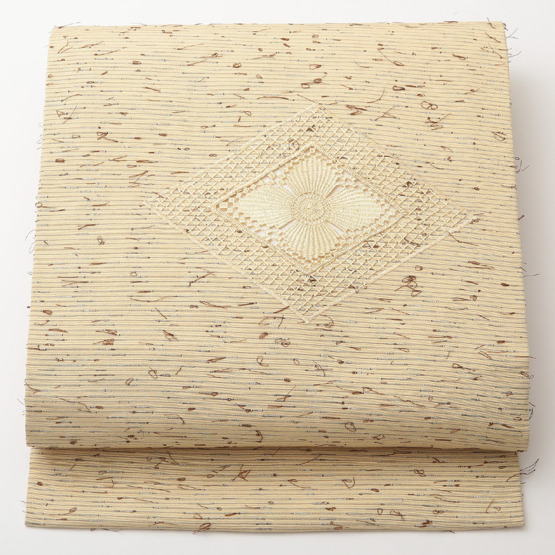 名古屋帯 紬地 ポイント柄 帯丈354cm カジュアル Aランク 正絹 汕頭刺繍 花菱 ひげ紬 クリーム系 1224-02153