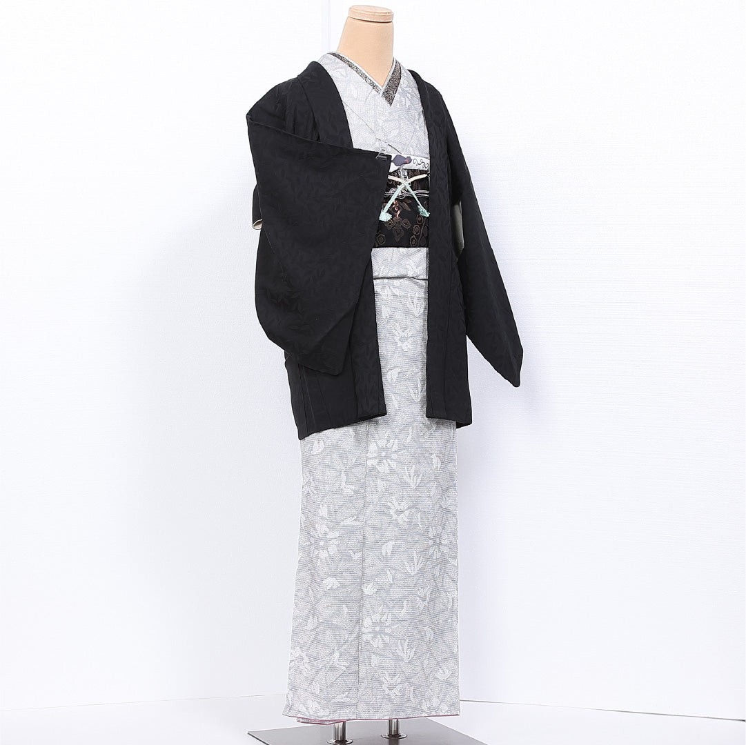 黒羽織 袷 身丈77cm 裄丈63cm 正絹 Sランク 一つ紋 (上り藤) 紋意匠 (植物柄) セミフォーマル Sサイズ 紐あり 黒系 RP 1233-11129