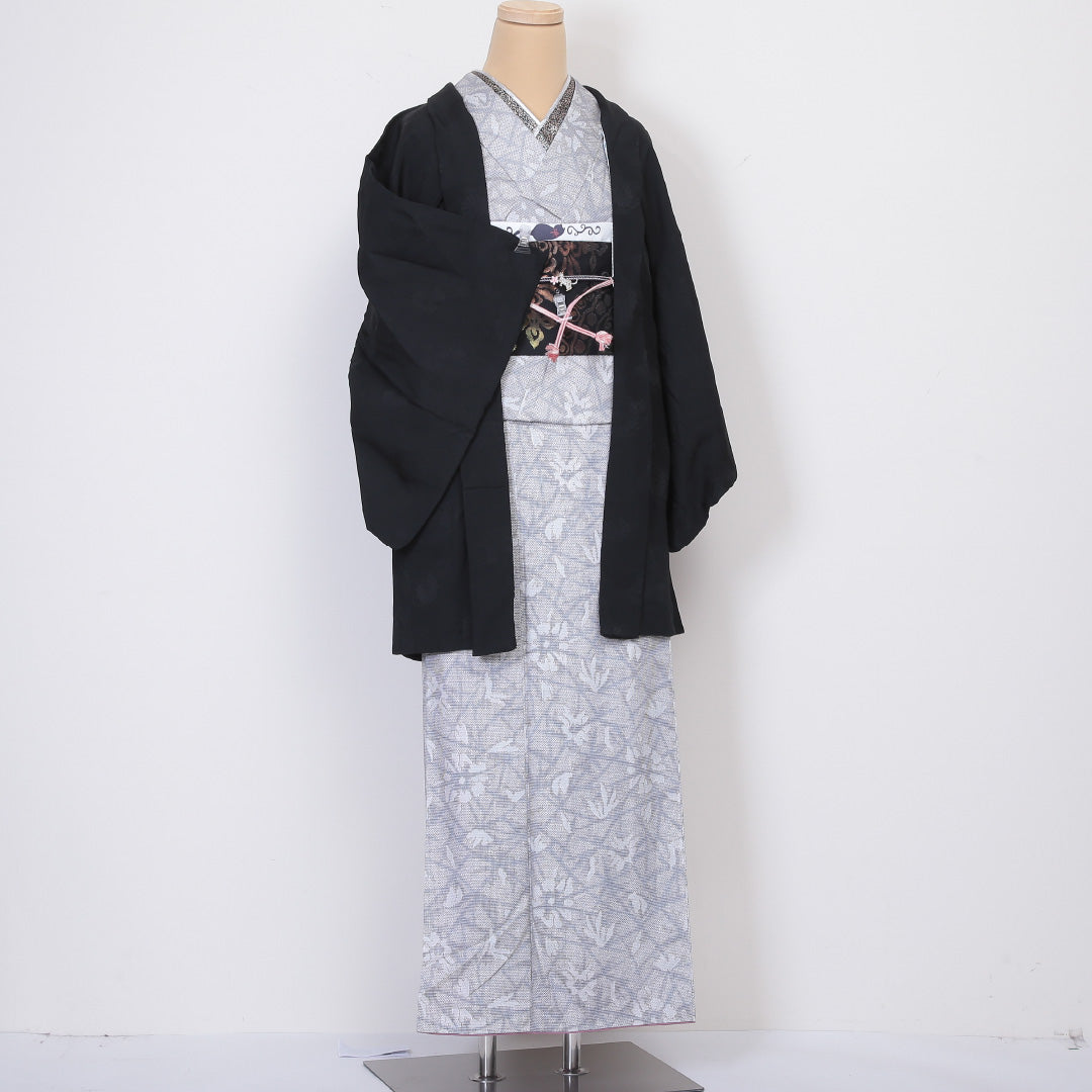 洗える着物 黒羽織 袷 身丈82cm 裄丈63cm ポリエステル Sランク 一つ紋 (蔦枝丸) セミフォーマル Sサイズ 紐あり 菊 黒系 RP 1233-05849
