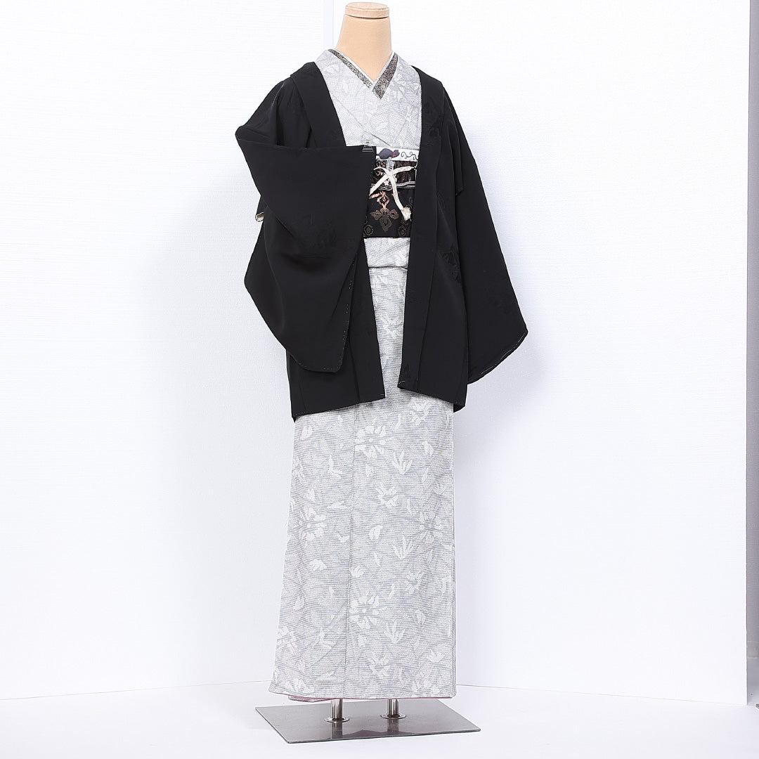 黒羽織 袷 身丈75cm 裄丈65cm 正絹 Sランク 一つ紋(下り藤) セミフォーマル Mサイズ 紋意匠 紐あり 石庭 上品 厳か 黒系 RP 1233-11118