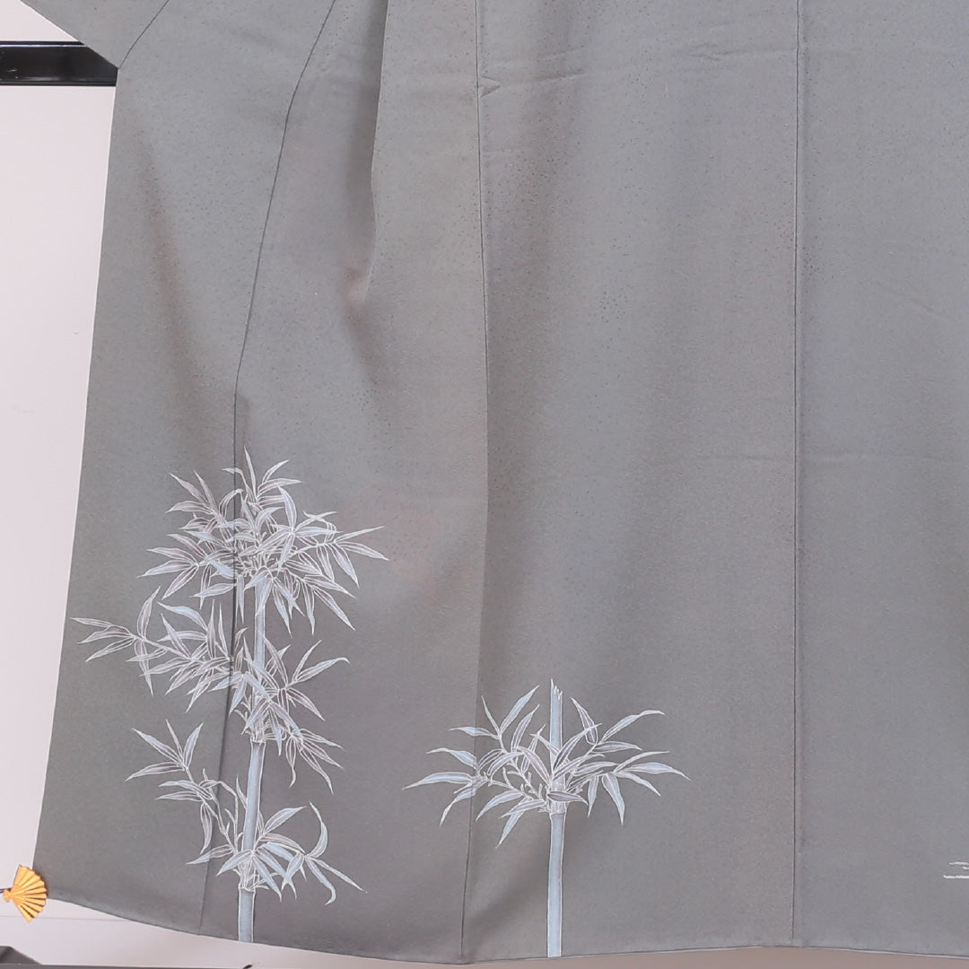 付下げ 袷 身丈151cm 裄丈63cm 正絹 Sランク 一つ紋 (丸に違い鷹の羽) セミフォーマル 広衿 Sサイズ 落款 笹 竹 グレー系 RP 1218-04022