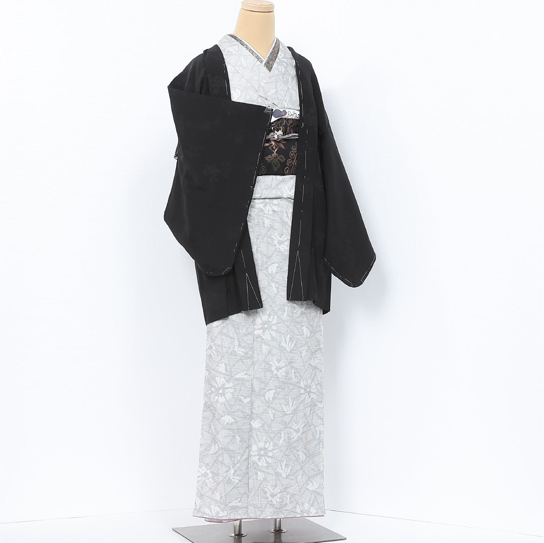黒羽織 袷 身丈80cm 裄丈64cm 正絹 Sランク 一つ紋 (片喰) 紋意匠 (牡丹) セミフォーマル Mサイズ 黒系 RP 1233-12096
