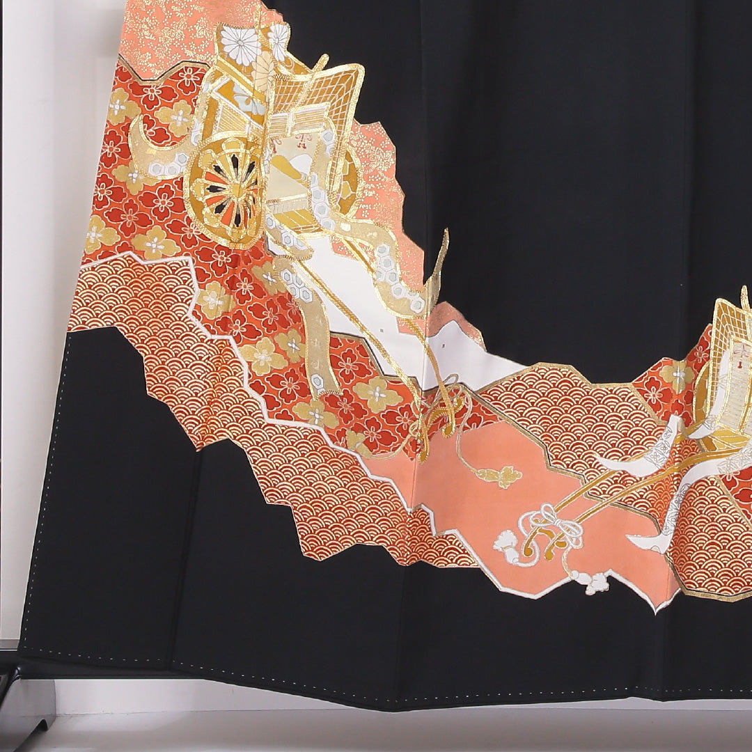 黒留袖 袷 身丈156cm 裄64cm 正絹 五つ紋 金駒刺繡 比翼仕立て 御所車 金彩 花菱 丸に三つ柏 黒系 しつけ糸 Cランク 1211-00126