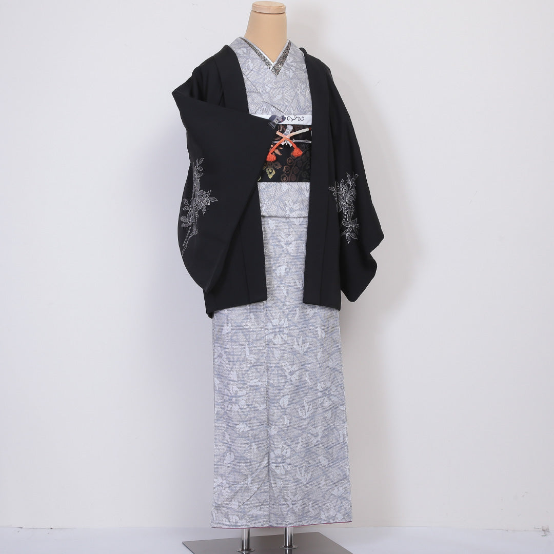 黒羽織 袷 身丈76cm 裄丈62cm 正絹 Sランク インフォーマル Sサイズ 蘇州刺繍 紐あり 南天 黒系 RP 1233-05919