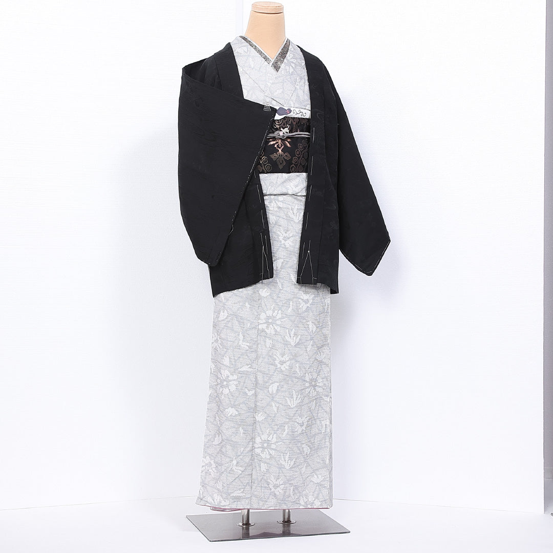 黒羽織 袷 身丈74cm 裄丈63cm 正絹 Aランク 一つ紋 (丸に違い鷹の羽) 紋意匠 (龍田川) セミフォーマル Sサイズ 黒系 RP 1233-11116
