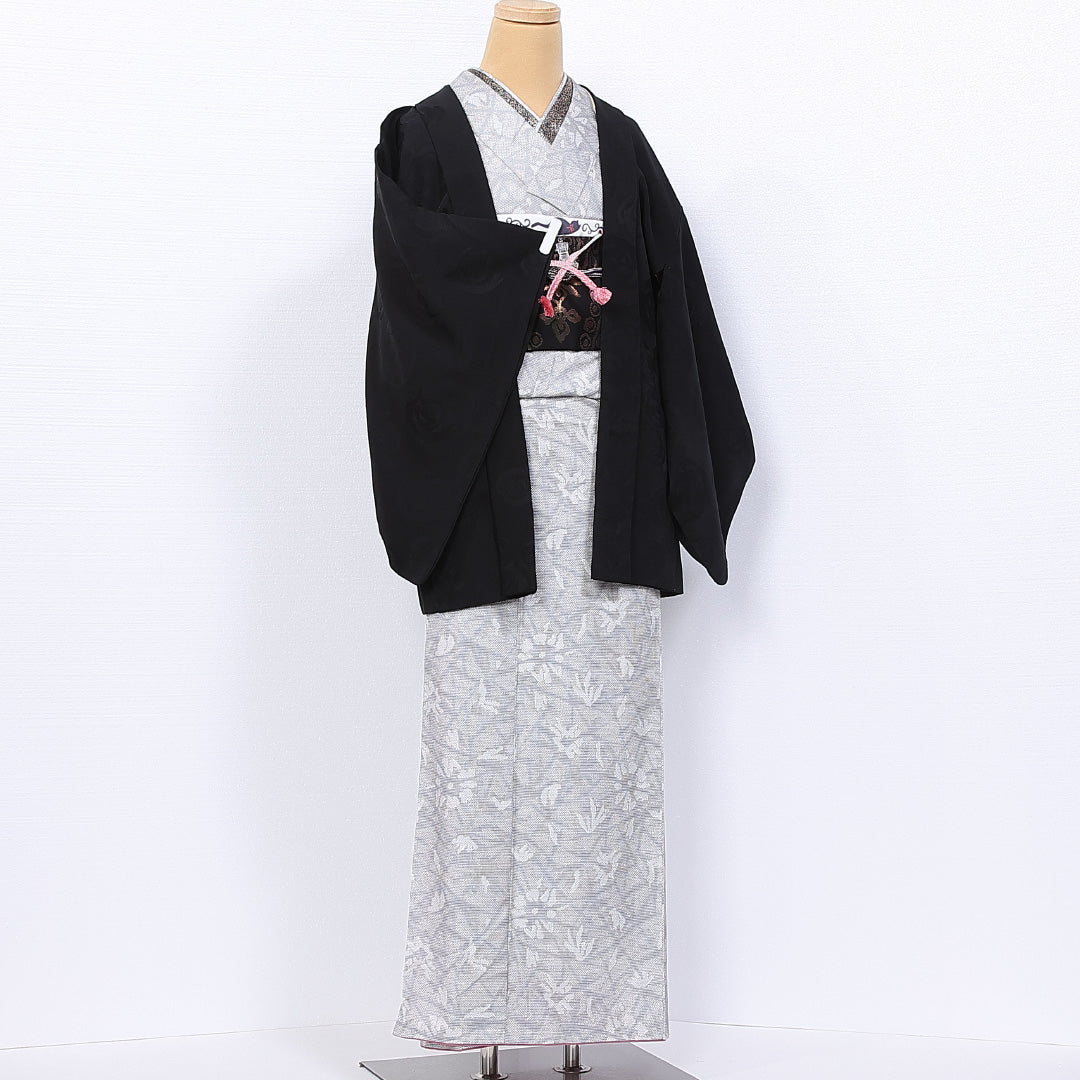 黒羽織 袷 身丈75cm 裄丈62cm 正絹 Sランク 一つ紋 (丸に三つ竜胆橘) 紋意匠 (薔薇) セミフォーマル Sサイズ 織り出し 紐あり 黒系 RP 1233-11078