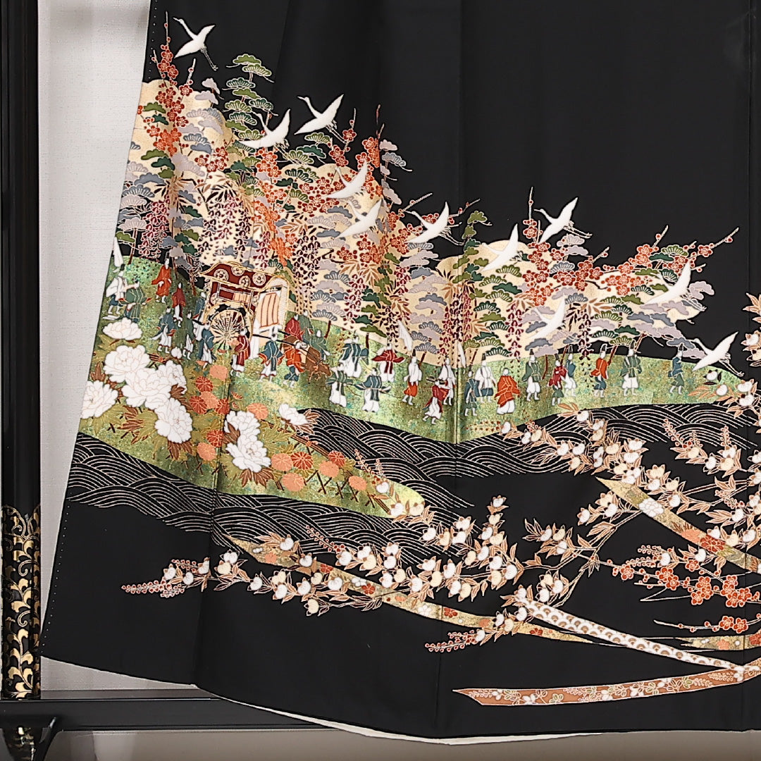黒留袖 五つ紋 五三桐 身丈154cm 裄丈63.5cm Aランク 正絹 袷 比翼 広衿 S 大名行列 フォーマル 古典的 重厚感 黒系 1211-F0578