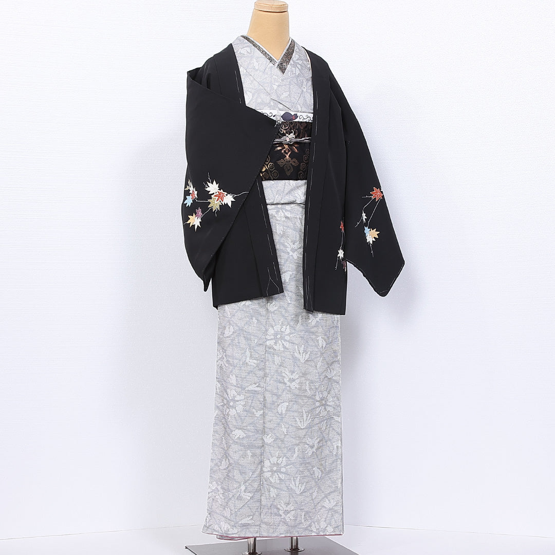 未使用品 黒羽織 袷 身丈76cm 裄丈62cm 正絹 Nランク インフォーマル Sサイズ 絵羽羽織 金駒刺繍 しつけ糸 紅葉 黒系 RP 1233-11081
