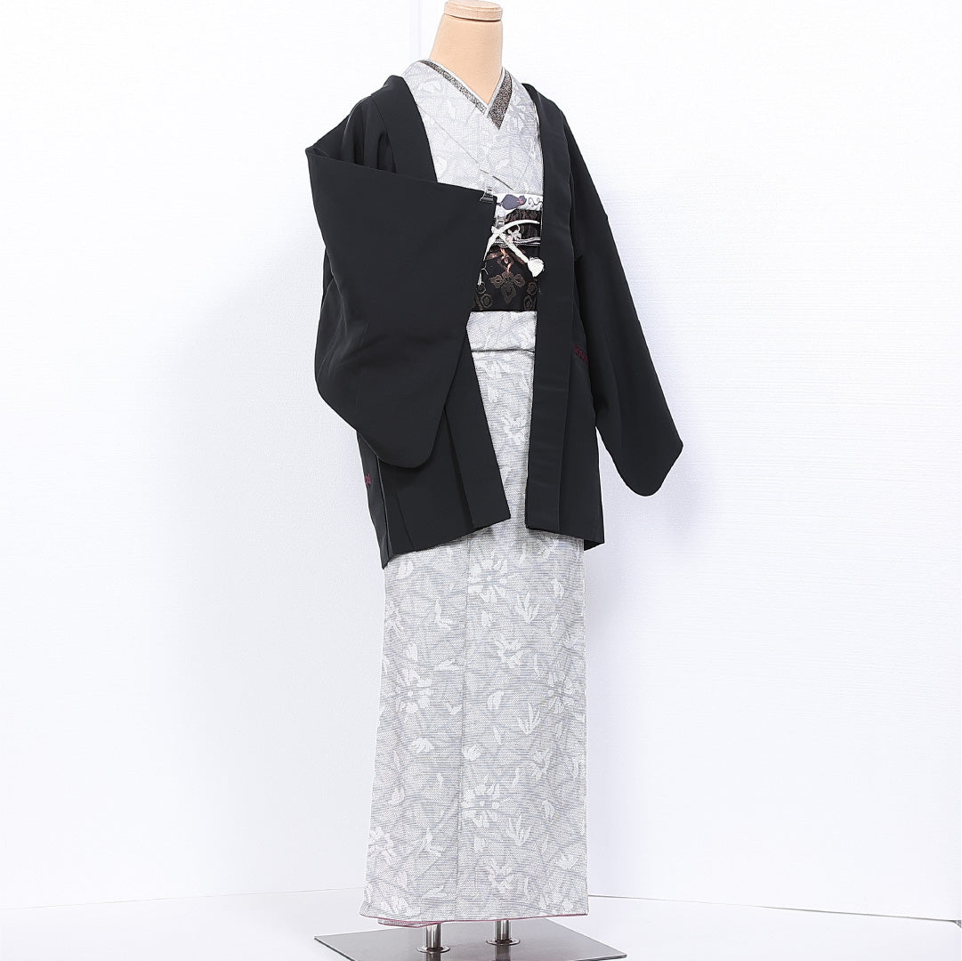 黒羽織 袷 身丈78cm 裄丈63cm 正絹 Aランク 一つ紋 (蔦) セミフォーマル Sサイズ 刺繍 紐あり 源氏車 黒系 M4 1233-11125